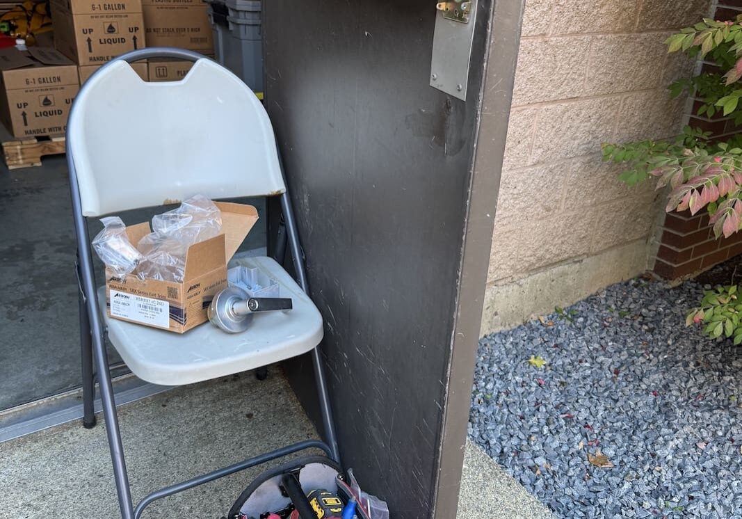 A chair and bag of tools are outside.